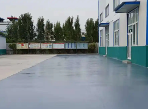 镇江彩色路面喷涂翻新的材料对冬季